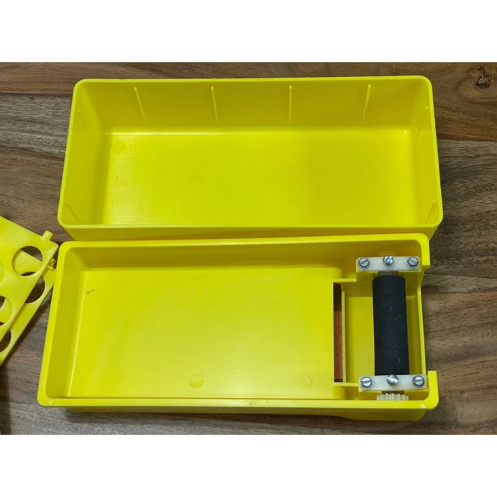 New Magic Fingers Sheller Pea Bean Huller MF5711 Yellow Vtg 1977‎ Kitchen Tool